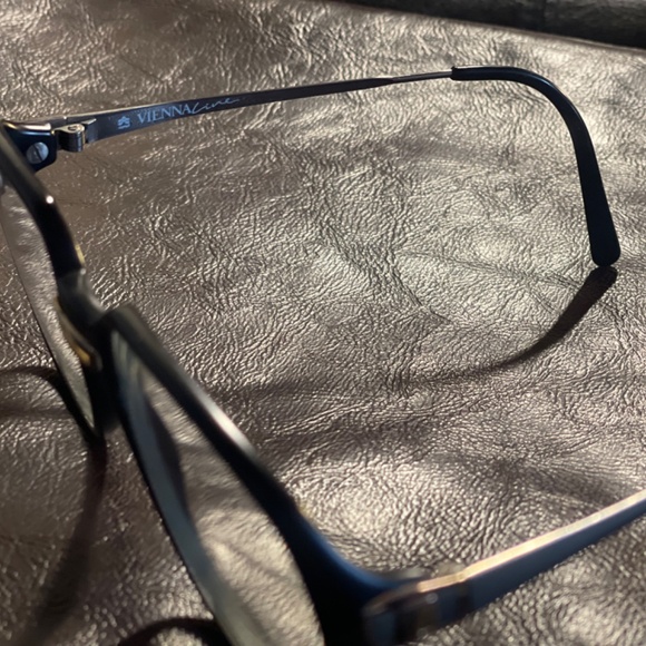 Vienna Line Retro Original Glasses - Picture 2 of 4